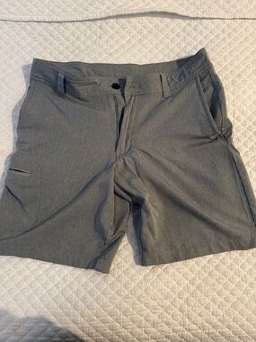 Magellan Outdoors Gray Hybrid Utility Shorts